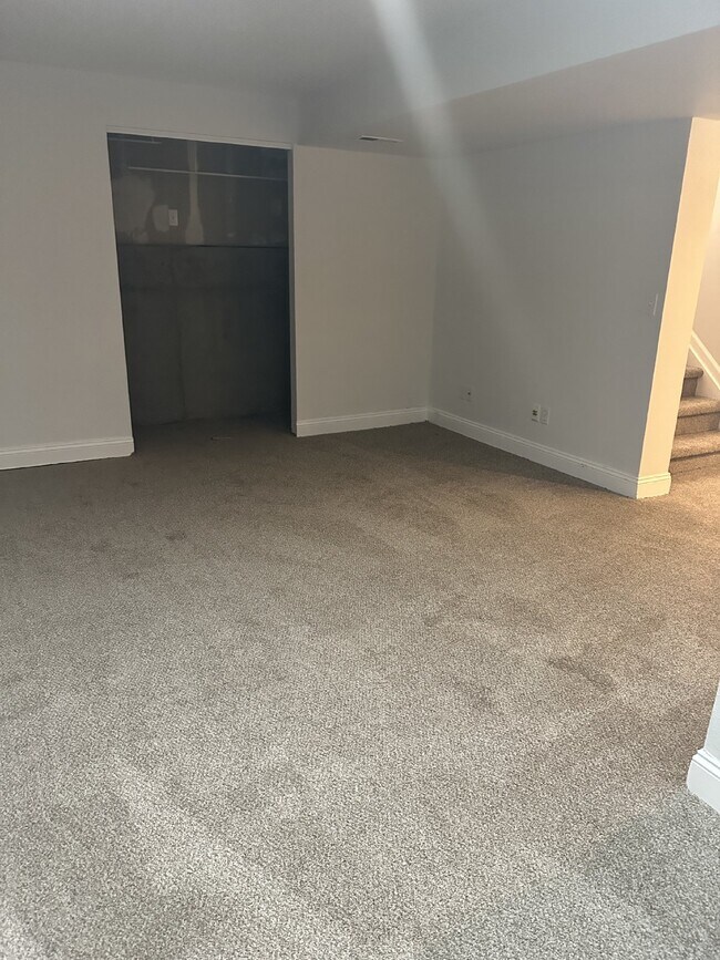 Building Photo - All yard care included! Great community am...
