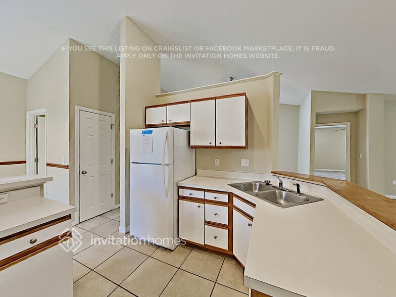 Building Photo - 4040 Waterview Loop