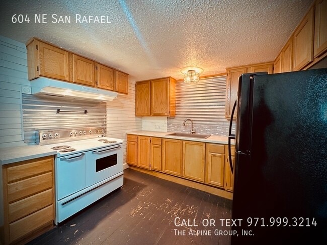 Building Photo - 604 NE San Rafael St