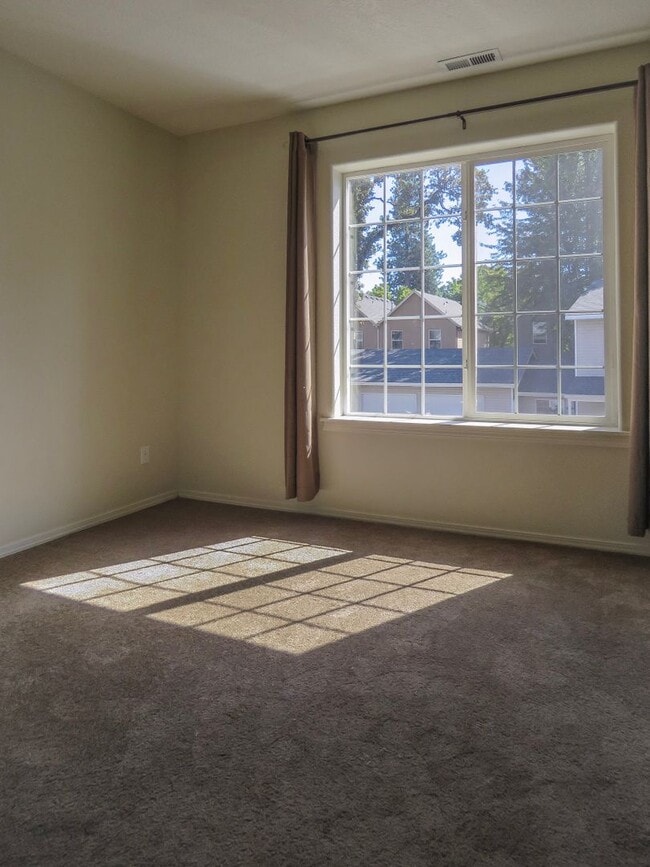 Building Photo - Aloha 3 Bedroom 2.5 Bath  Townhome Available Now ****