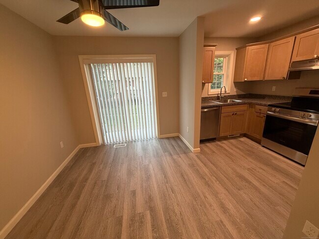 Building Photo - 145 Lantern Park Dr