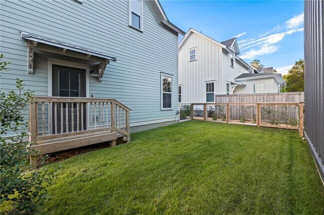 Building Photo - 267 E 11th St