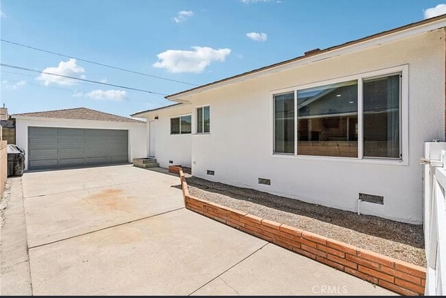 Building Photo - SFR-BIG, BRIGHT, BEAUTIFUL HOME