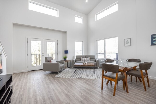 Interior Photo - Vertisee Heights