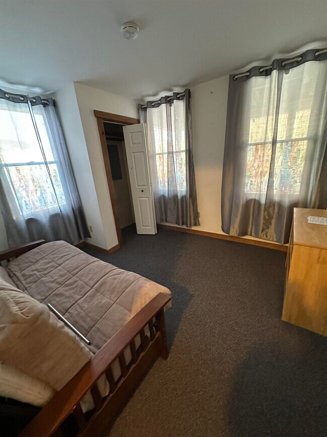 Building Photo - 1889 VT-30