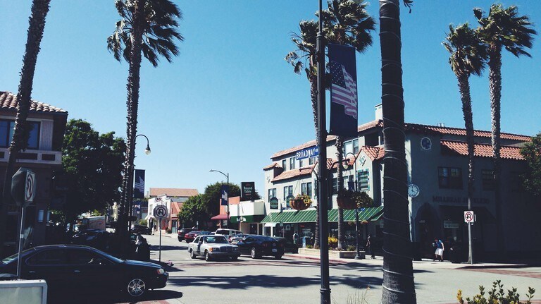Shops on Broadway - 216 Paramount Dr