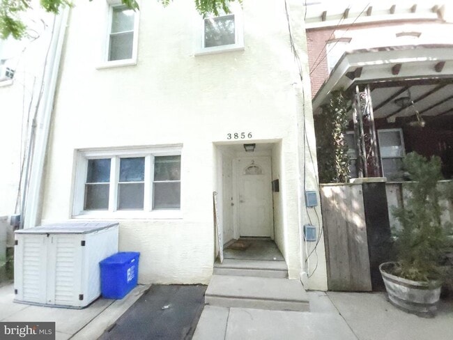 Building Photo - 3856 Terrace St