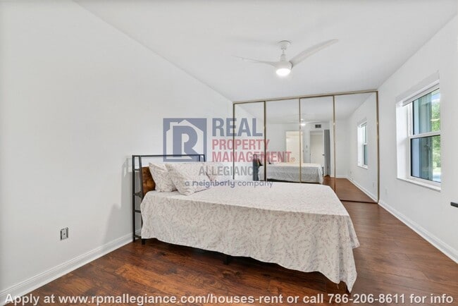 Building Photo - Stylish 2-Bedroom Townhome in Gated Boynto...