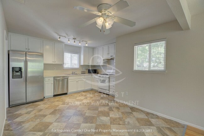 Building Photo - Tahoe Park Bugalow, move in ASAP