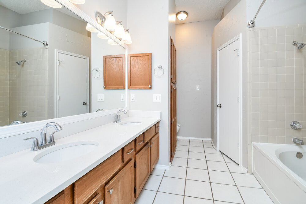 Building Photo - 416 Deauville Dr