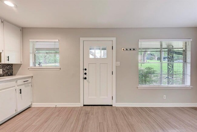 Building Photo - 1612 Elmhurst Dr