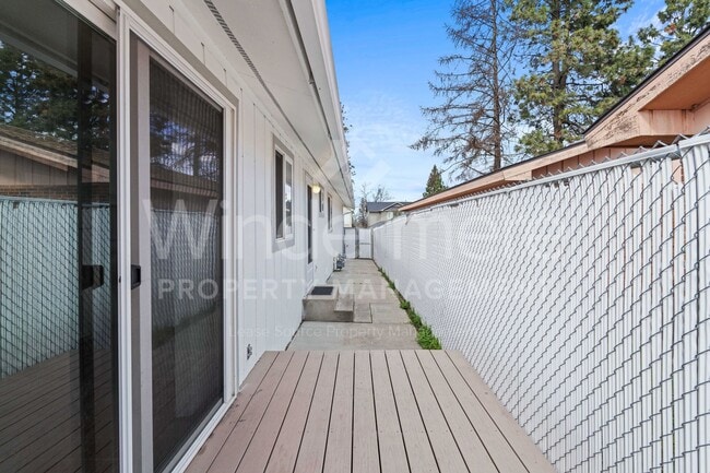 Building Photo - 3142 E 31st Ave