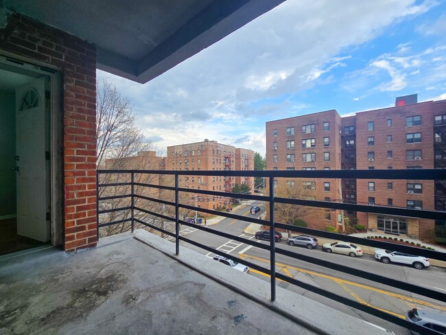 Building Photo - 525-527 Riverdale Avenue