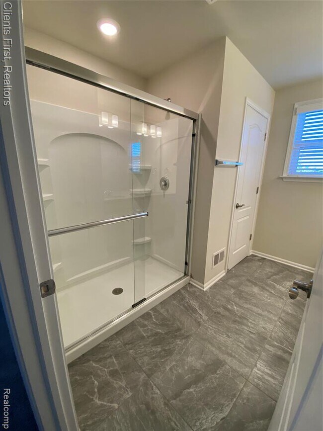 Building Photo - 22490 Woodbridge Ln