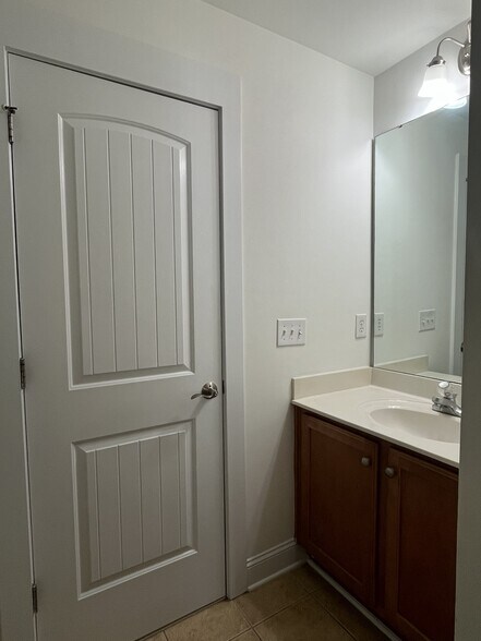 Building Photo - 527 Dubois Ct