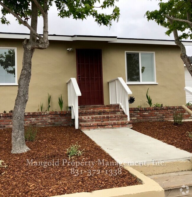 Building Photo - Great Two Bedroom Home Located In Seaside ...