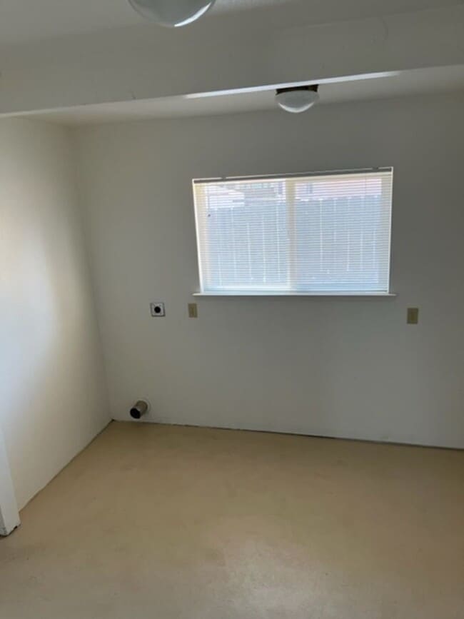 Building Photo - ADORABLE 2 BED 1 BATH HOME FOR RENT!