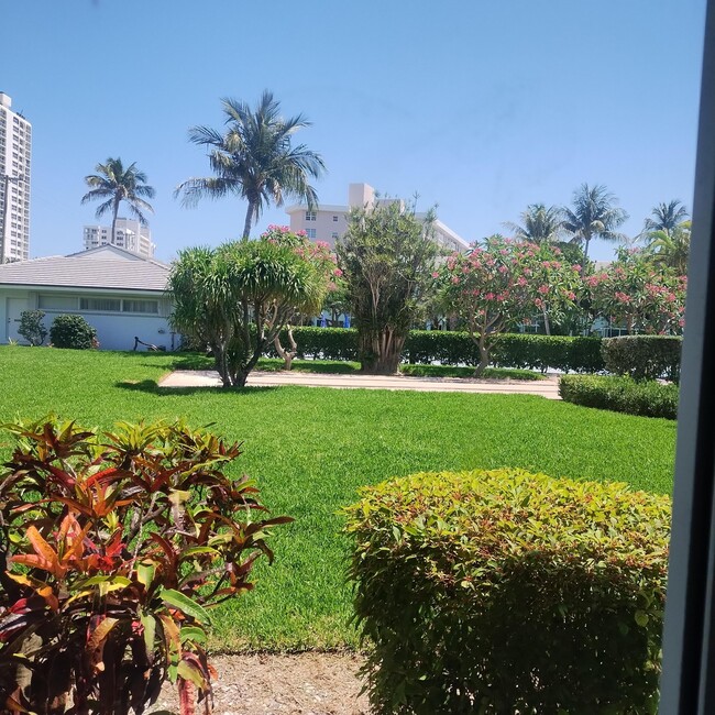 Building Photo - 2700 Banyan Rd