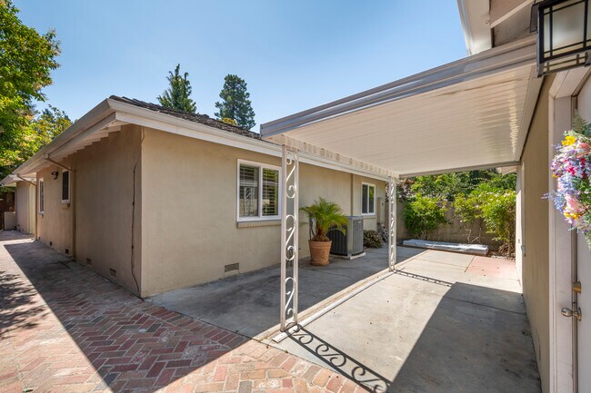 Building Photo - 403 Laurel Ave