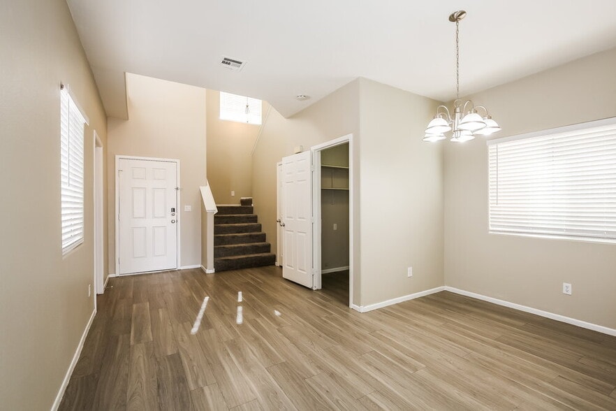 Building Photo - 3520 Terraza Mar Ave