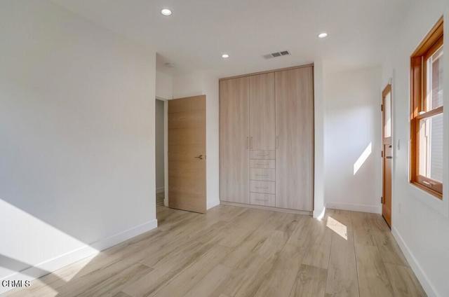 Building Photo - 130 N Ave 60