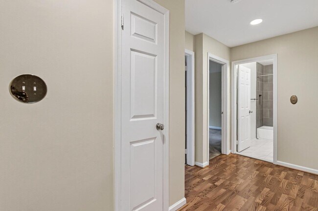 Building Photo - 5719 Oakshore Ct