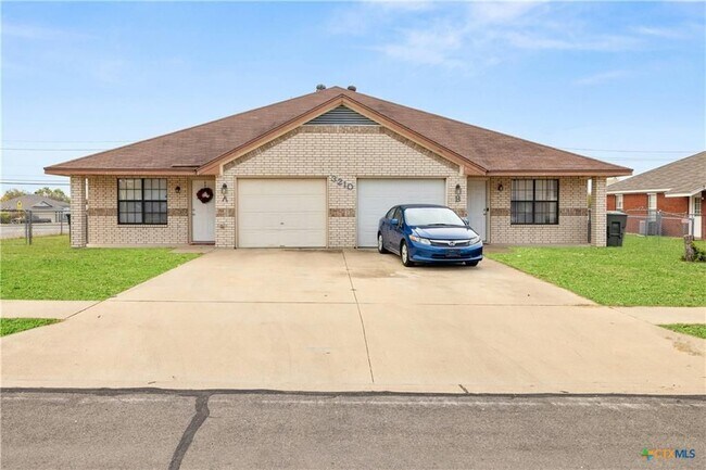 Building Photo - 3210 Raven Dr