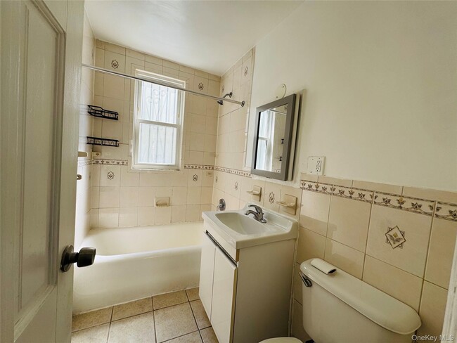Building Photo - 27-24 Gillmore St