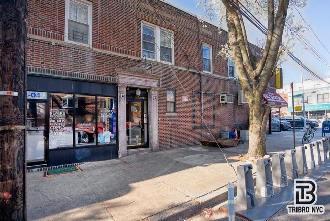 Building Photo - 3 bedroom in ASTORIA NY 11105