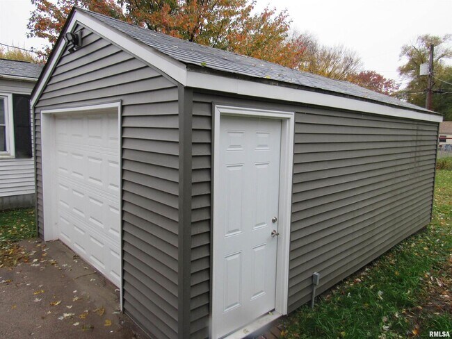 Building Photo - 240 5th St E