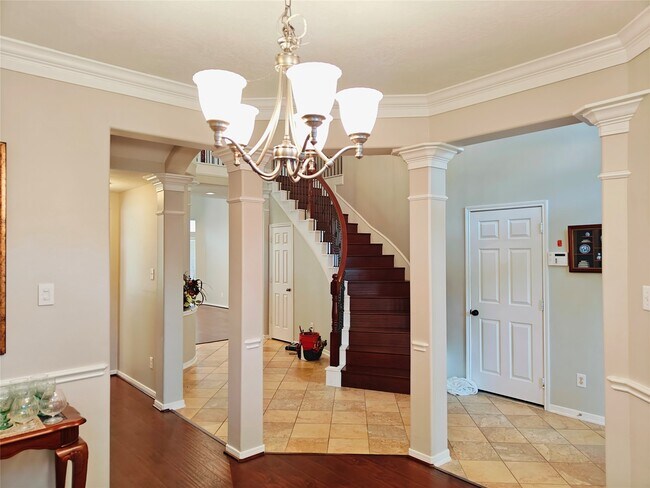 Building Photo - 26418 Creston Woods Dr