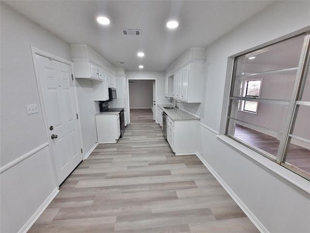 Building Photo - 313 NW Suzanne Terrace