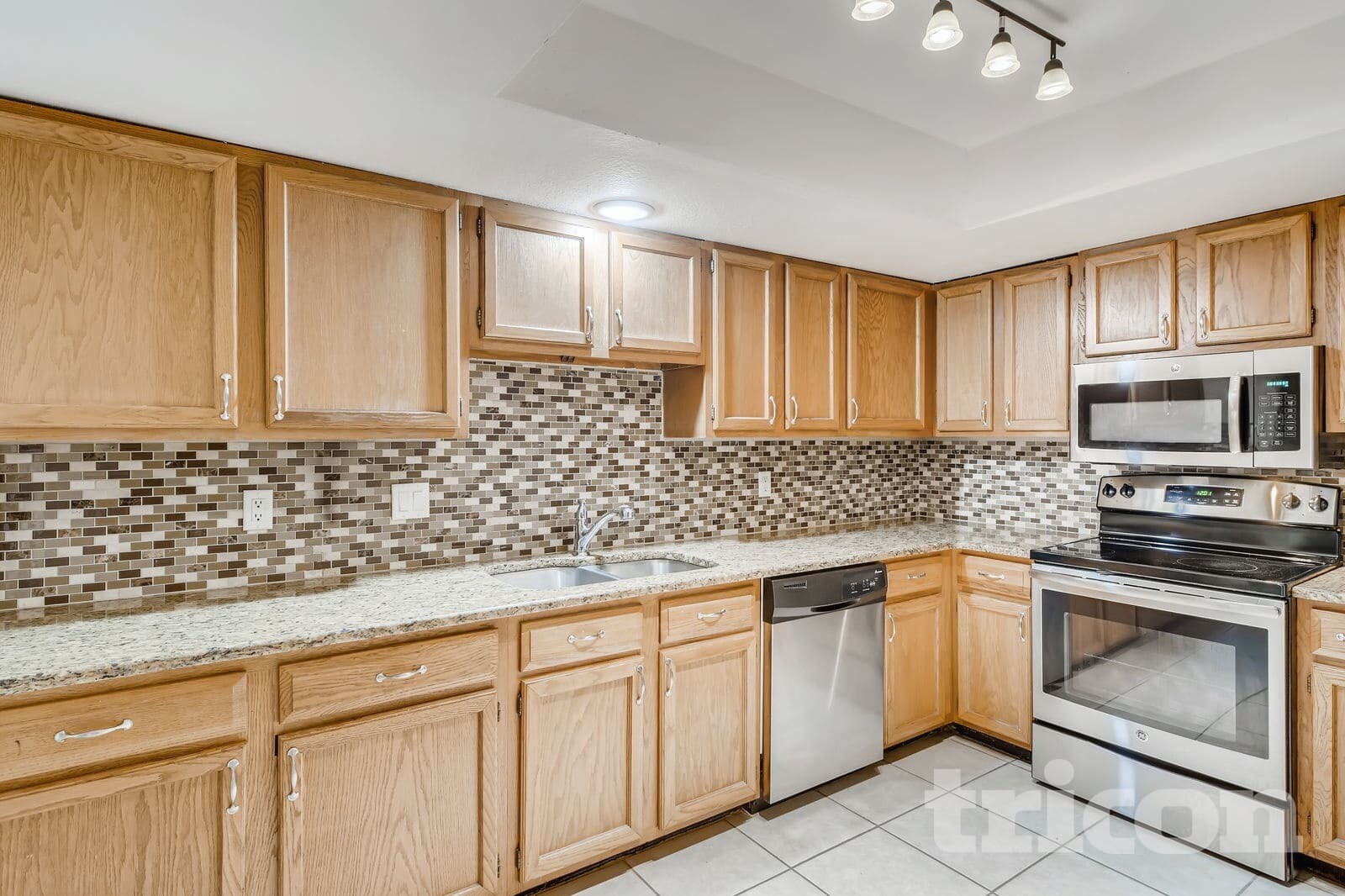 Building Photo - 1423 La Paloma Cir