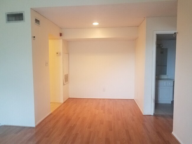 Building Photo - GREAT LOCATION - 1 BEDROOM 1 BATH AT CABANA KEY CONDOMINIUMS - AMAZING AREA, GATED COMMUNITY WITH...