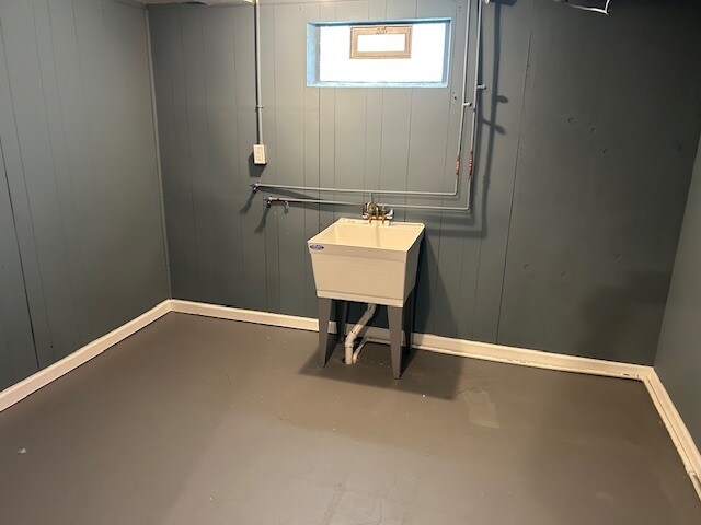 Building Photo - 6461 Almont Dr