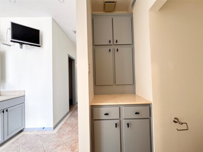 Building Photo - 727 Bunker Hill Rd