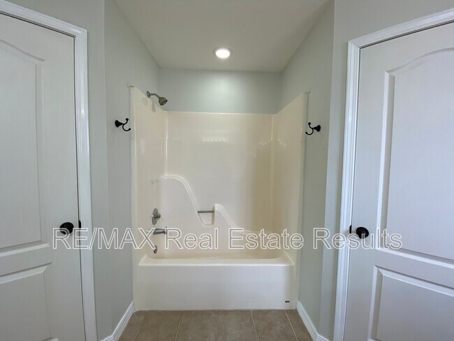 Building Photo - 1601 S 24th Pl