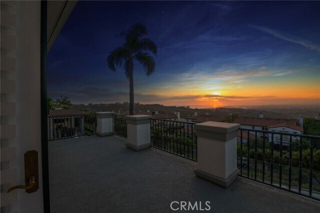 Building Photo - 7 Vista Luci