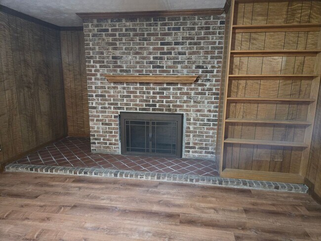 Building Photo - FOR RENT in North Columbus! Available Now!