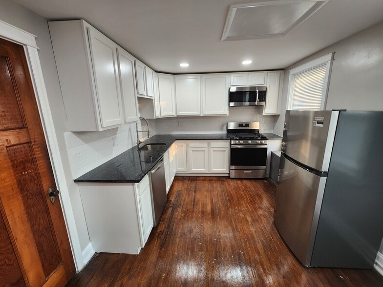 Building Photo - 301 Folcroft St