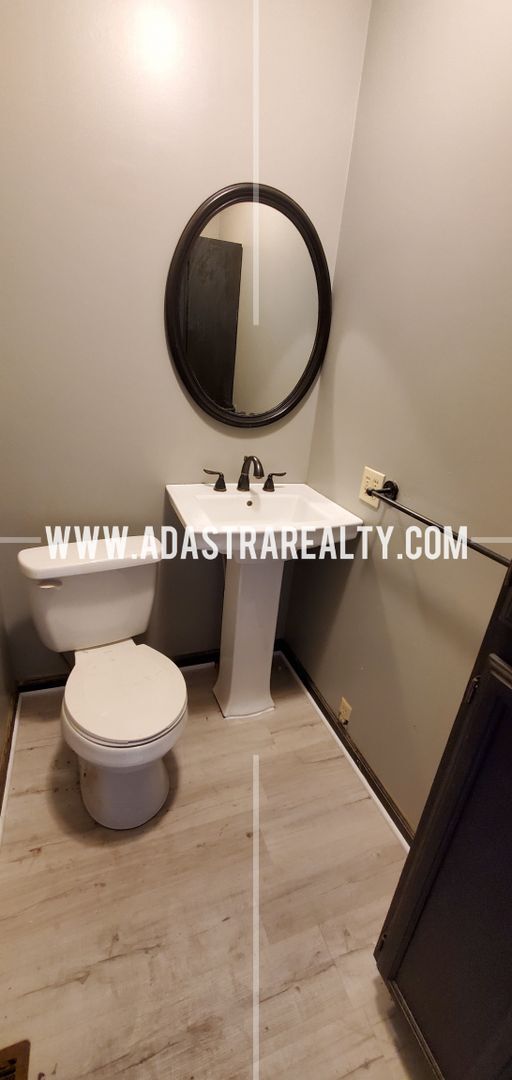 Building Photo - Amazing Historic Independence Home-Available NOW!!