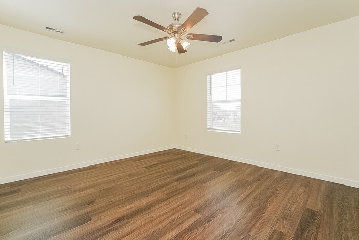 Building Photo - 13405 Oneida Ln