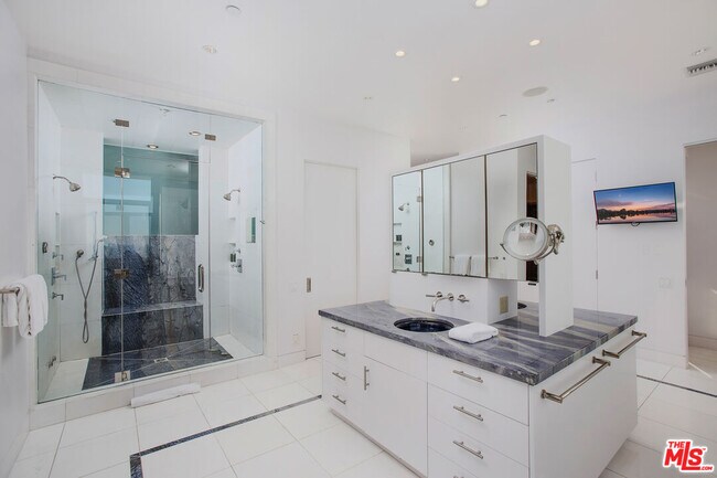 Building Photo - 27454 Winding Way