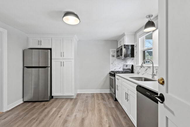 Building Photo - 36 Saint Marks Rd