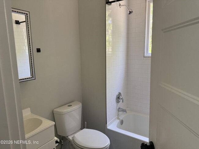 Building Photo - 1918 Redell St