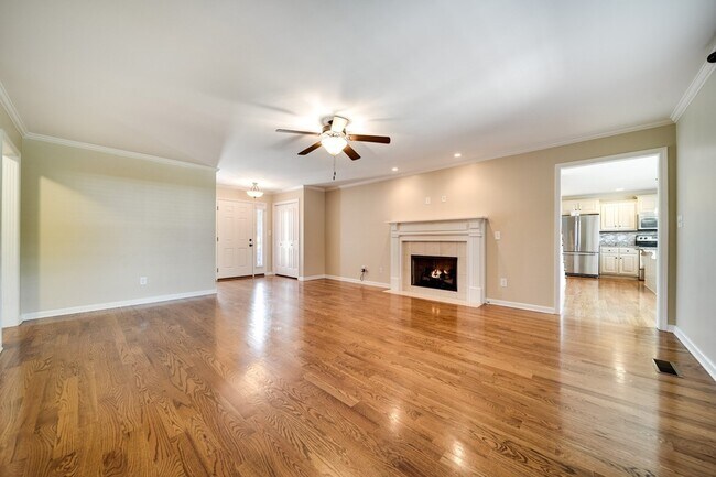 Building Photo - 176 Longspur Dr