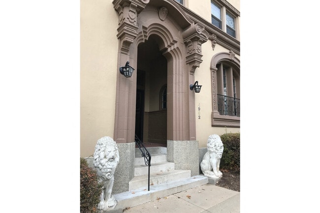 Building Photo - Alhambra