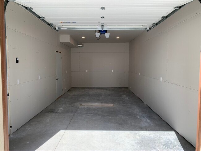 1 CAR HEATED GARAGE - 713 Washington St