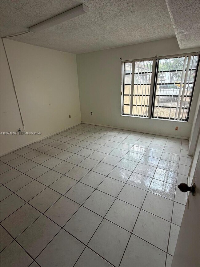 Building Photo - 9015 SW 125th Ave