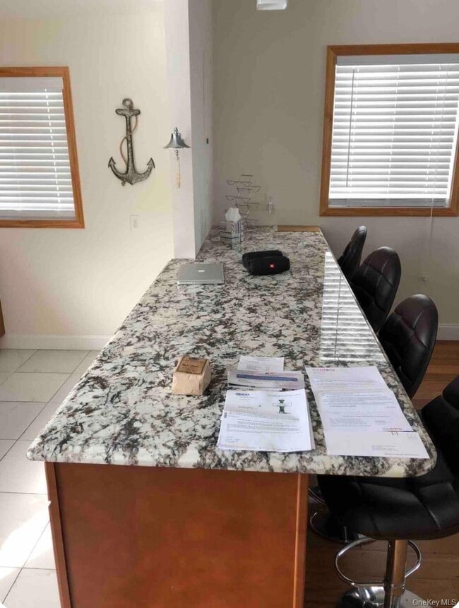 Building Photo - 2898 Edgemere Dr